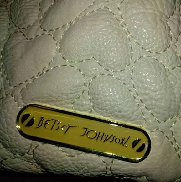Betsey Johnson white hand bag (new) - Picture 3 of 4